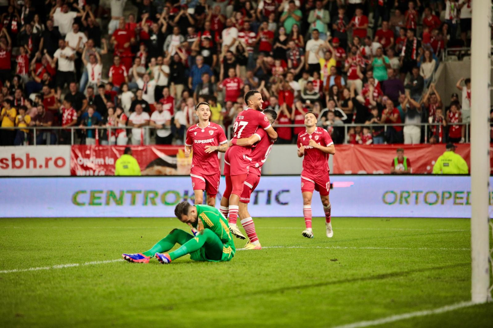 Dinamo - FC Botoșani 2-2. Meci nebun pe Arcul de Triumf: moldovenii întorc incredibil, iar "câinii" termină în 10